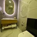 Lal Azure Hotel *