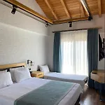 Lal Azure Hotel *