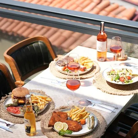 מלון Lal Azure אלאקאטי