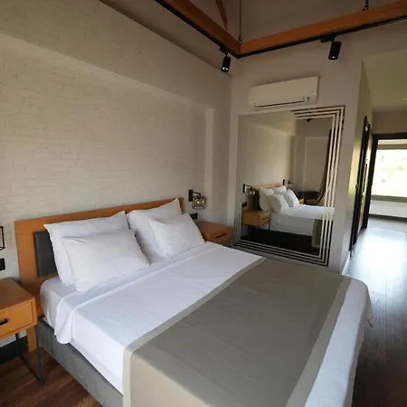 Hotel Lal Azure *