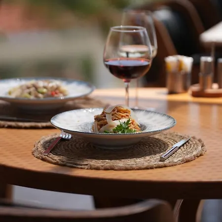 Lal Azure מלון אלאקאטי