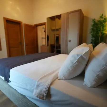 Lal Azure Hotel *