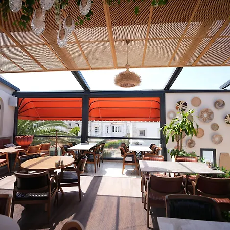 Hotel Lal Azure *